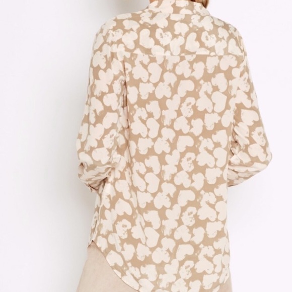 Equipment silk top sz S tan with pink hearts - Picture 2 of 6
